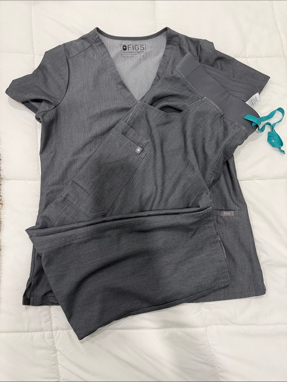 Figs Women's S Scrub Top and M Pants Set in Gray